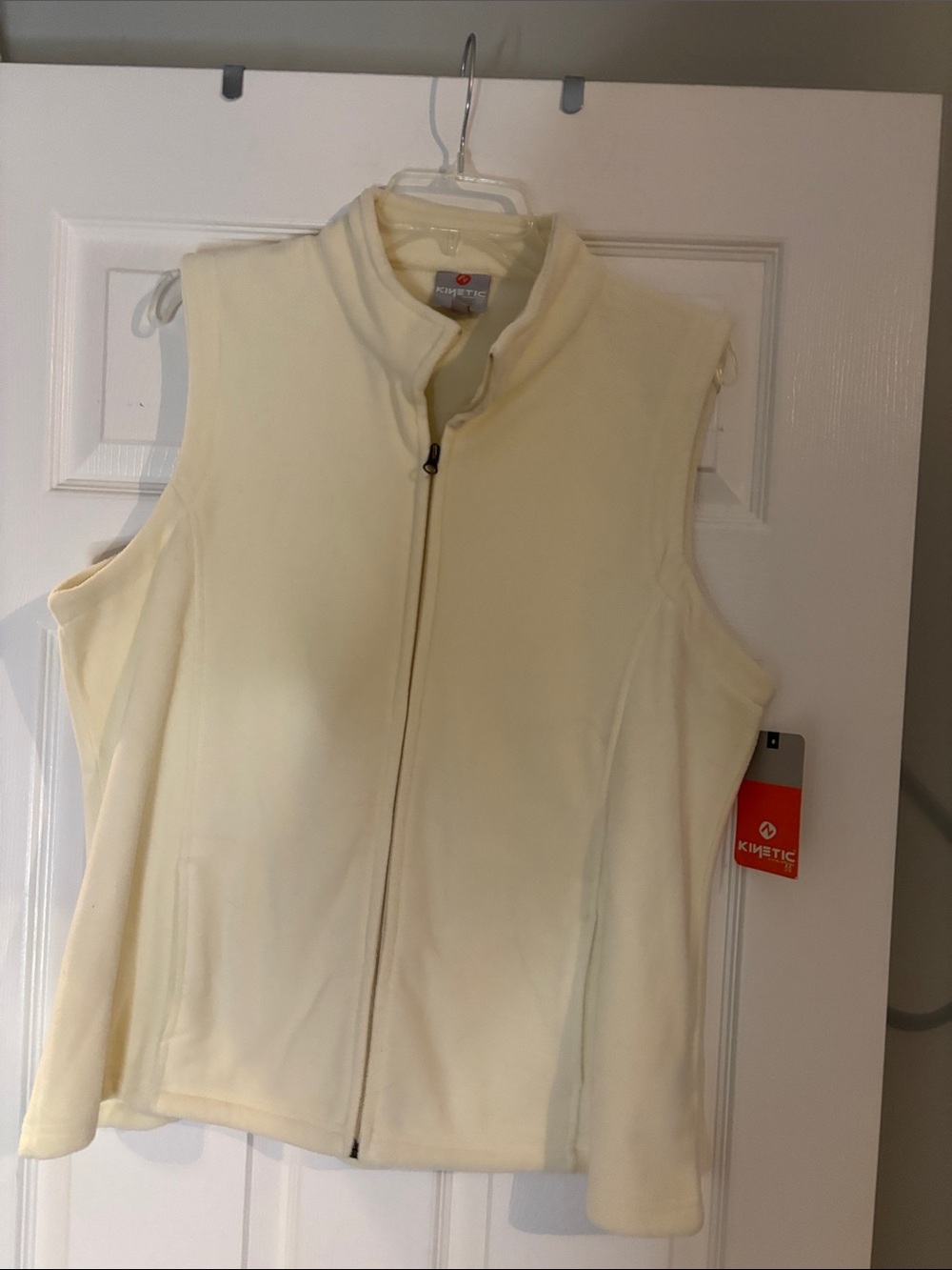 Kinetic Women's Cream Zip-Front Sleeveless Vest